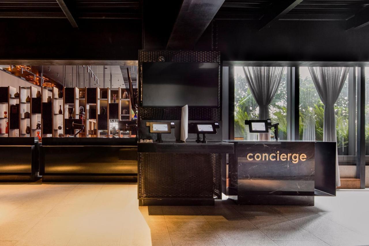 Fiesta Americana Viaducto Aeropuerto 멕시코 시 외부 사진 Concierge desk at a hotel