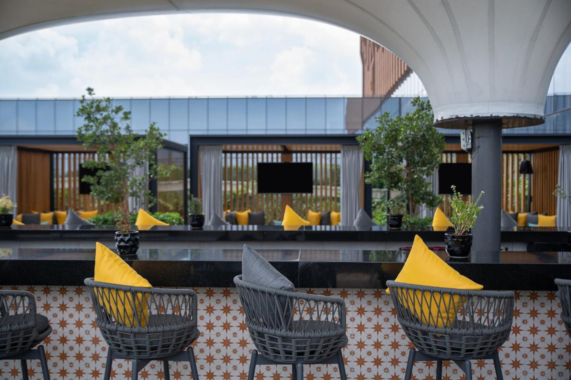 Fiesta Americana Viaducto Aeropuerto 멕시코 시 외부 사진 The bar at the rooftop