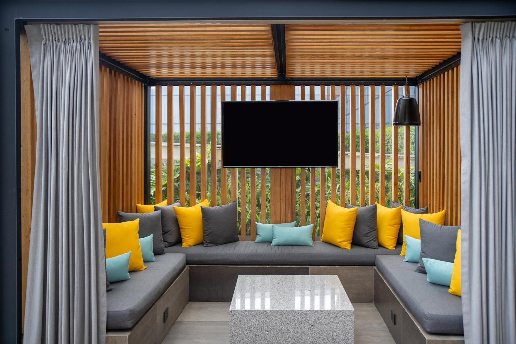 Fiesta Americana Viaducto Aeropuerto 멕시코 시 외부 사진 Cabana at the pool