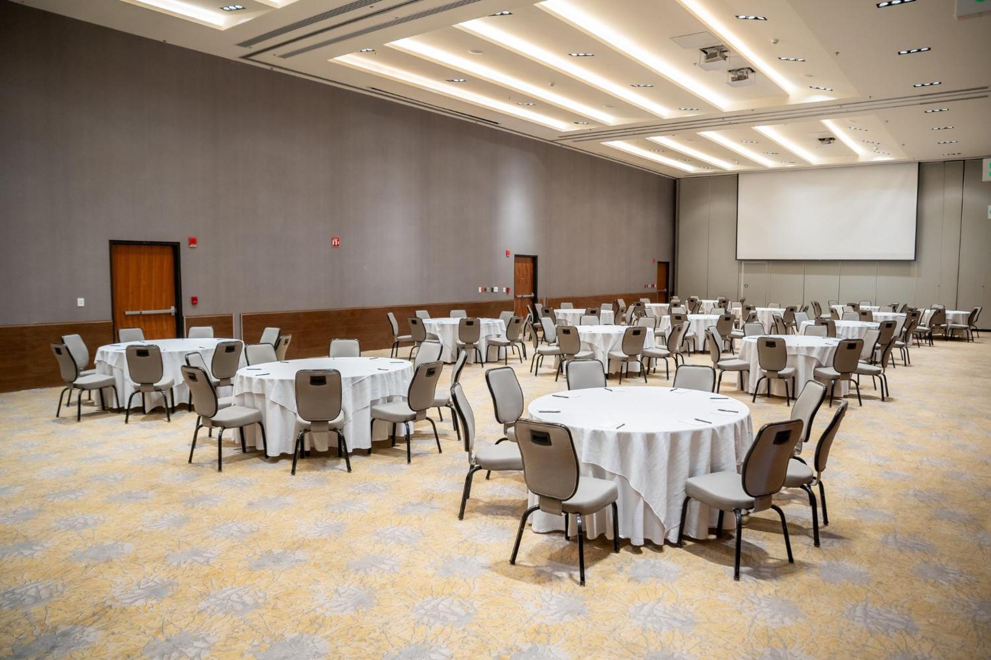 Fiesta Americana Viaducto Aeropuerto 멕시코 시 외부 사진 The ballroom at the Embassy Suites