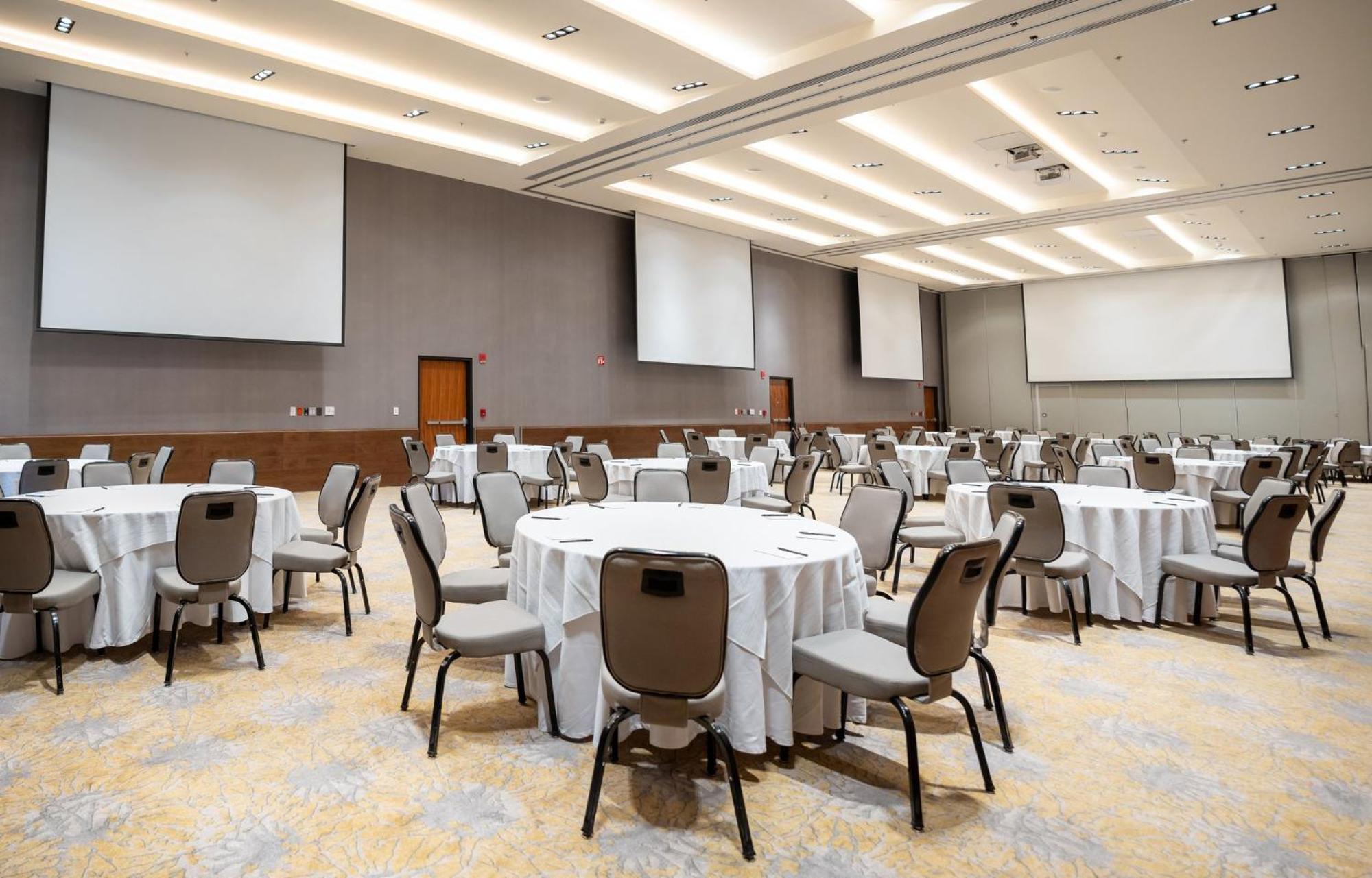 Fiesta Americana Viaducto Aeropuerto 멕시코 시 외부 사진 The ballroom at the National Underground Railroad Freedom Center