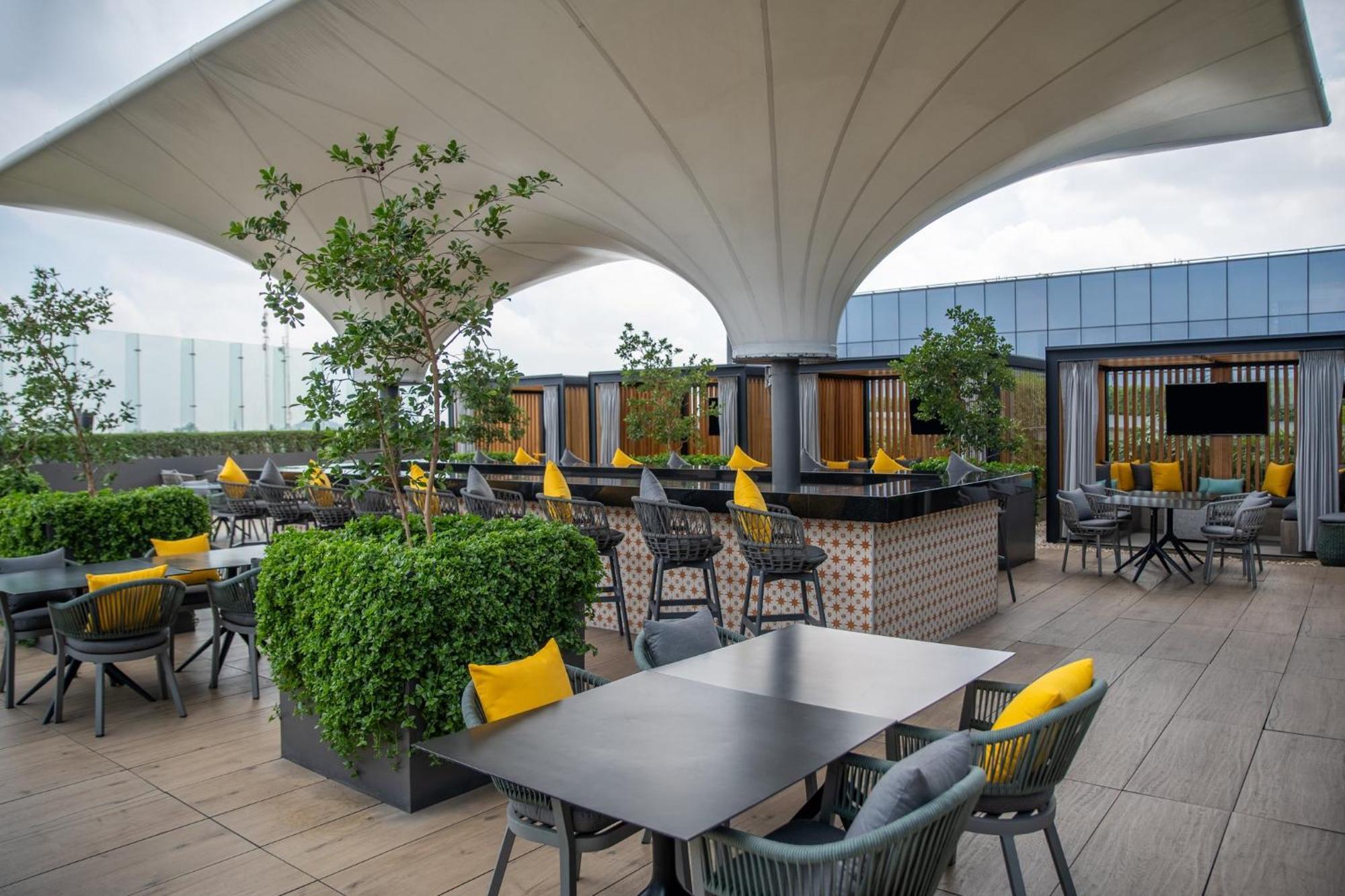 Fiesta Americana Viaducto Aeropuerto 멕시코 시 외부 사진 The rooftop bar